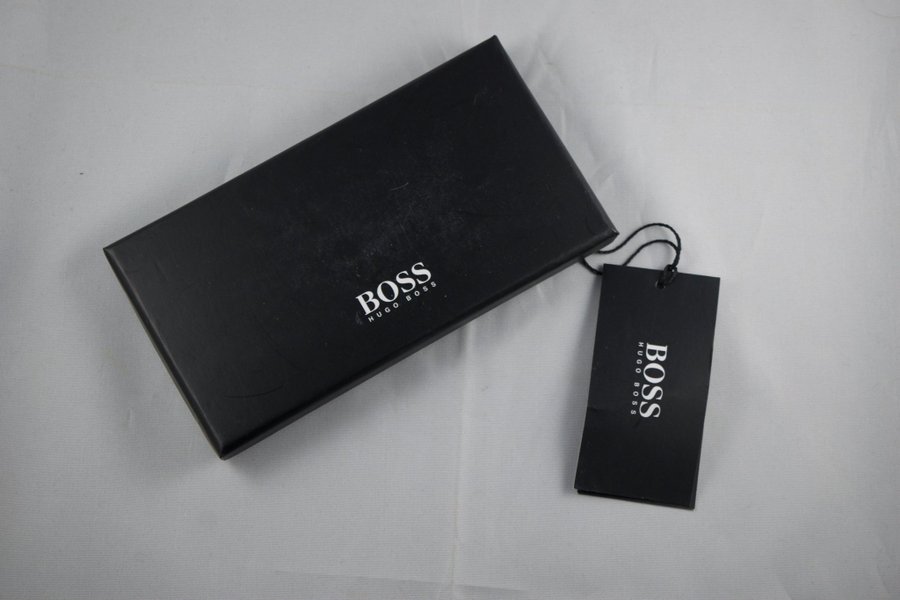 Hugo Boss Mobilskal Iphone 6 ( passar 7  8 vid mod)Ny/oandvänd (Värde 599 SEK)