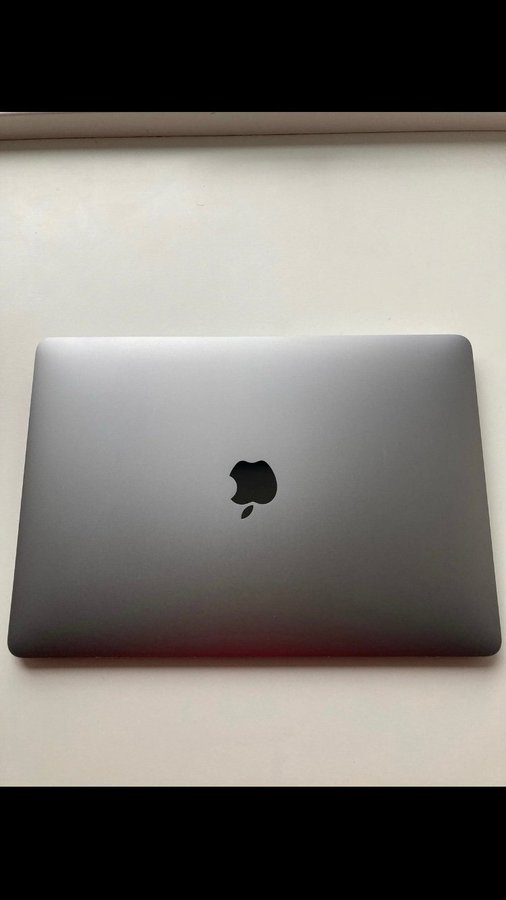 13” MacBook Air/ Apple m1-chip / 256 gb ssd / 8 gb ram / 2021