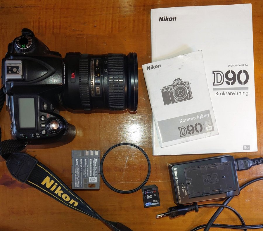 Nikon D90 med ett 18-200mm objektiv!