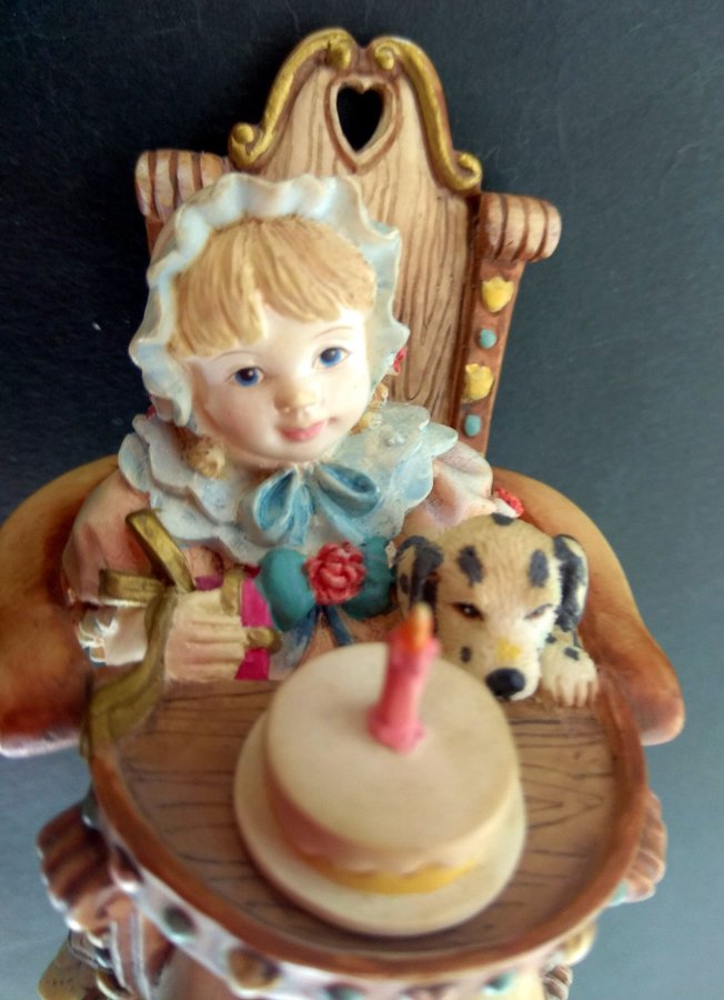 Goebel figurin Treasures of Sandra Kucks SK15 "Happy Birthday"