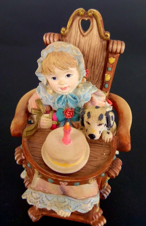 Goebel figurin Treasures of Sandra Kucks SK15 "Happy Birthday"