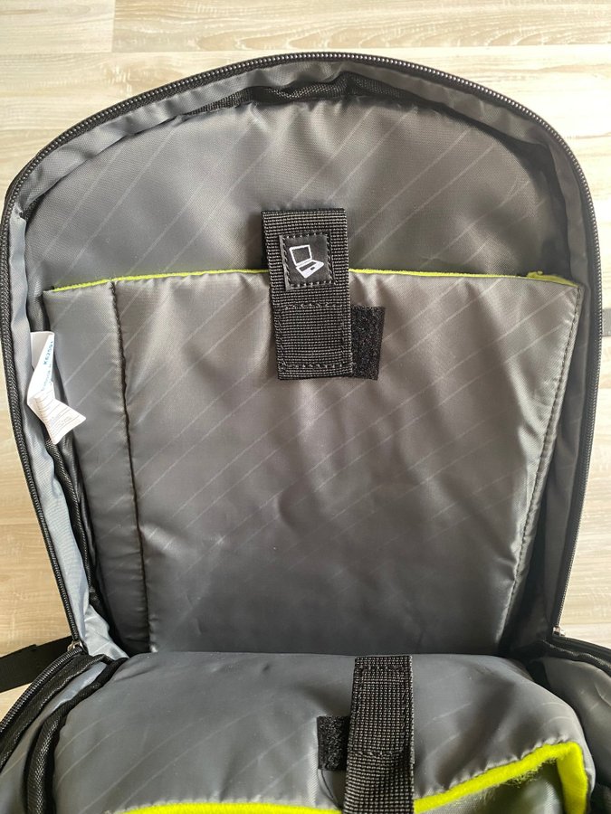 *REA* Kensington Triple Trek Ultrabook laptop dator väska bag rygg säck ryggsäck