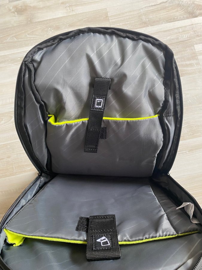 *REA* Kensington Triple Trek Ultrabook laptop dator väska bag rygg säck ryggsäck