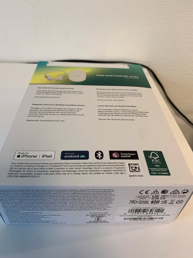 FYND! Supercoola vita Bose Quality Comfort ULTRA Brusreducerande hörlurar