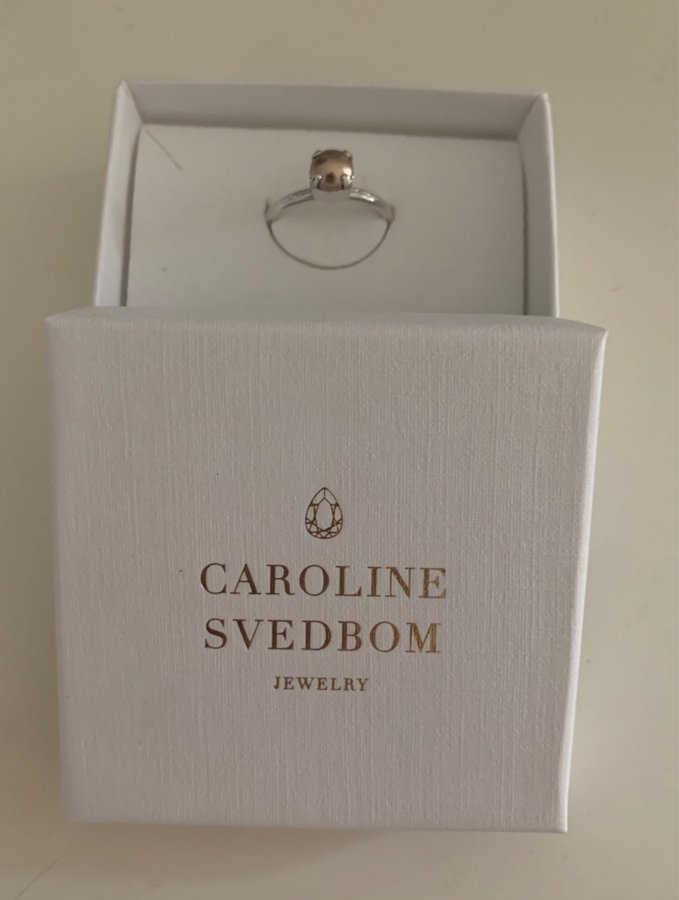 Ny ring från Caroline Svedbom