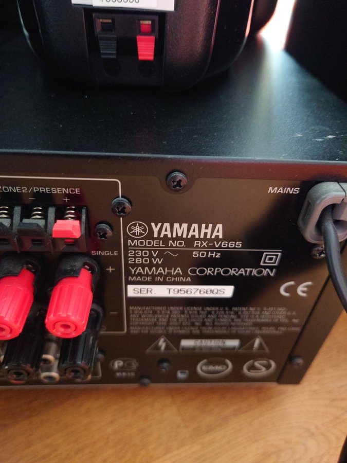 Yamaha 71+2 sourroundsystem med 7 højtallere + sub