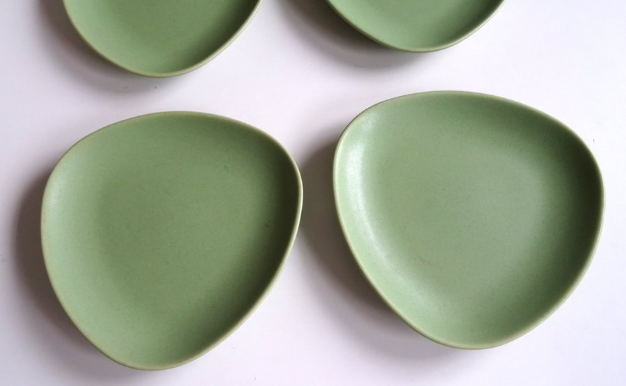 4 st trekantiga Höganäs assietter celadon / ljusgrön färg