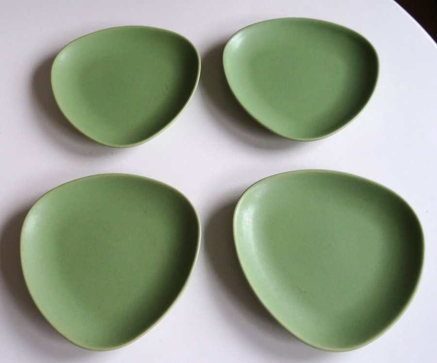 4 st trekantiga Höganäs assietter celadon / ljusgrön färg