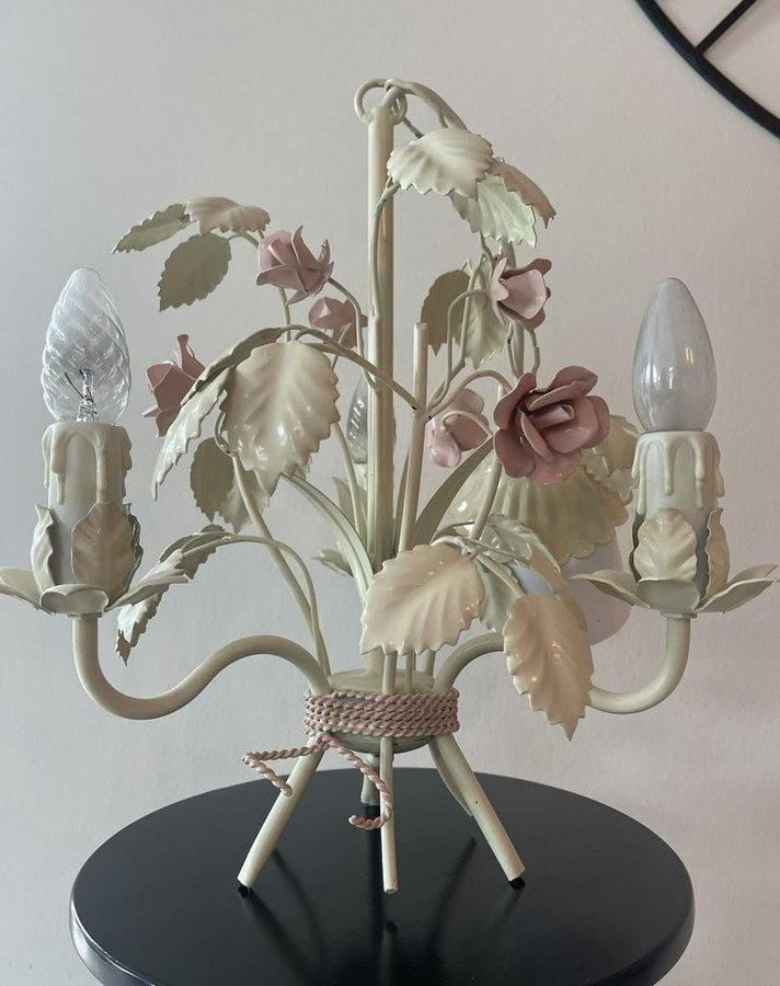 Vacker lampa med blommor - Italien ITALY italiensk - taklampa - vintage - retro