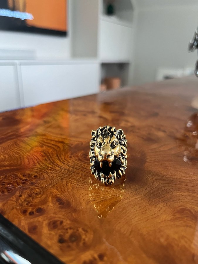 Gucci vintage ring lion