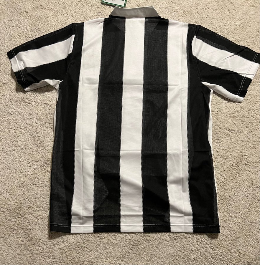 Ny Newcastle United FC Retro Score Matchtröja