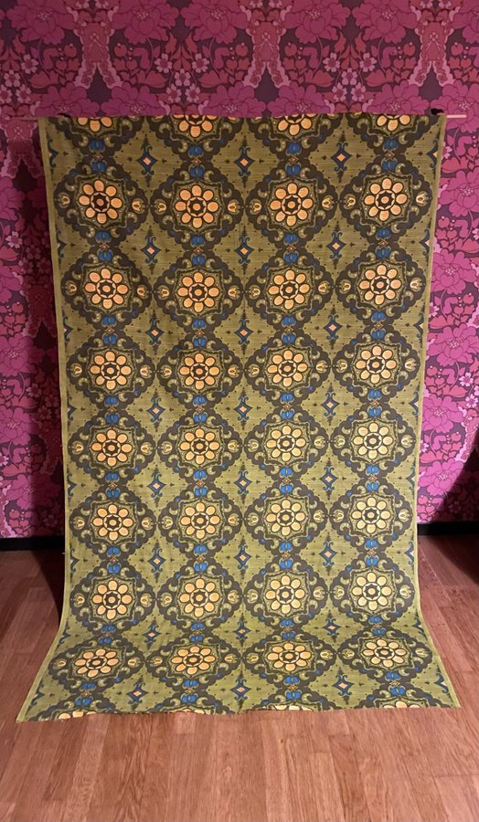 Tryckt textil tyg - 60/70-tal - grönt gul blått - blommor medaljong