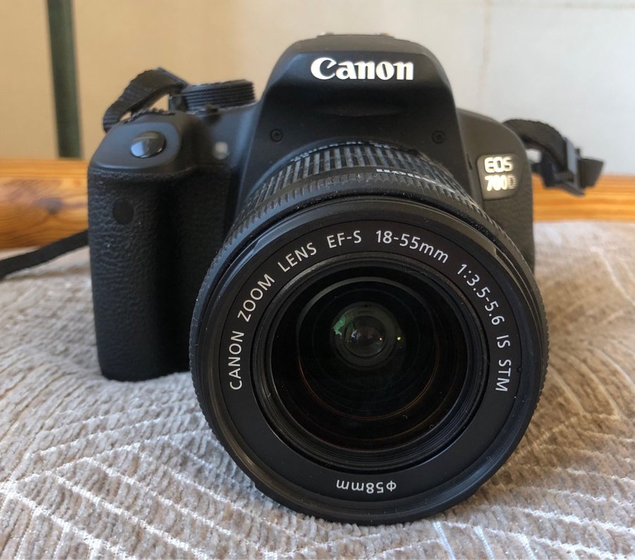 Canon EOS 700D med objektiv