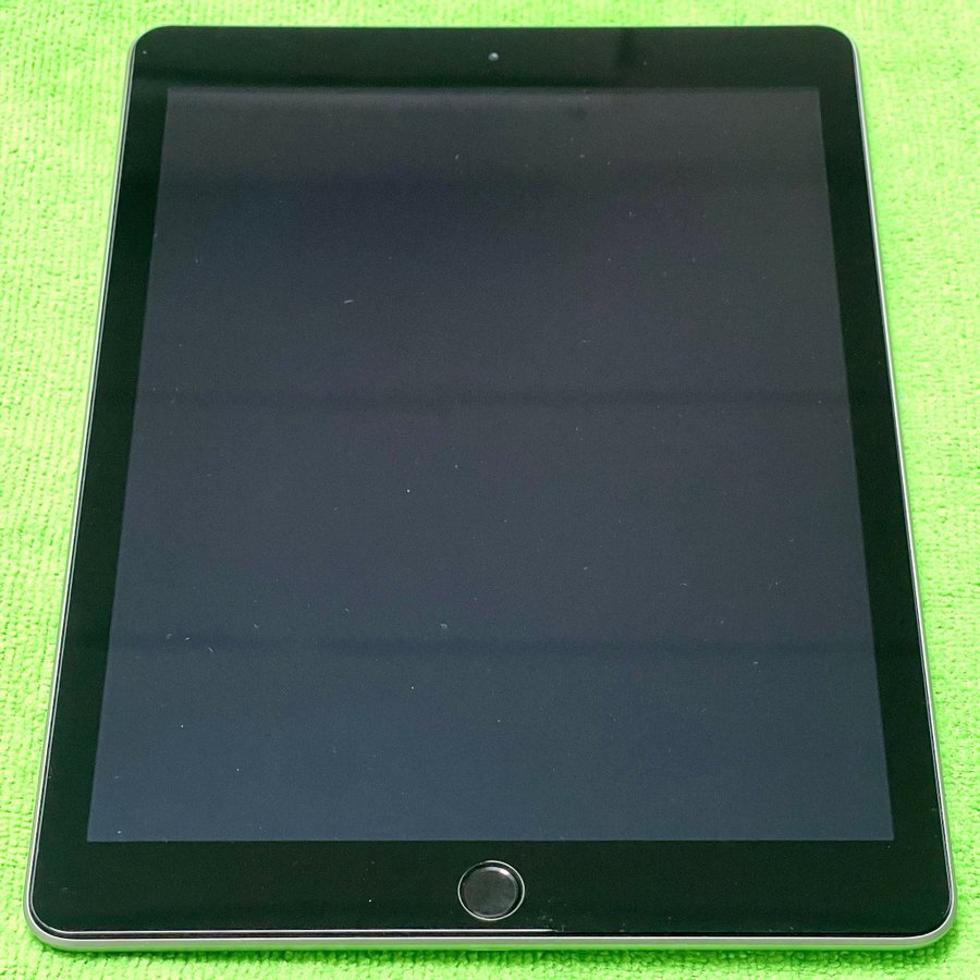 Apple iPad 5th Generation 32GB Wi-Fi