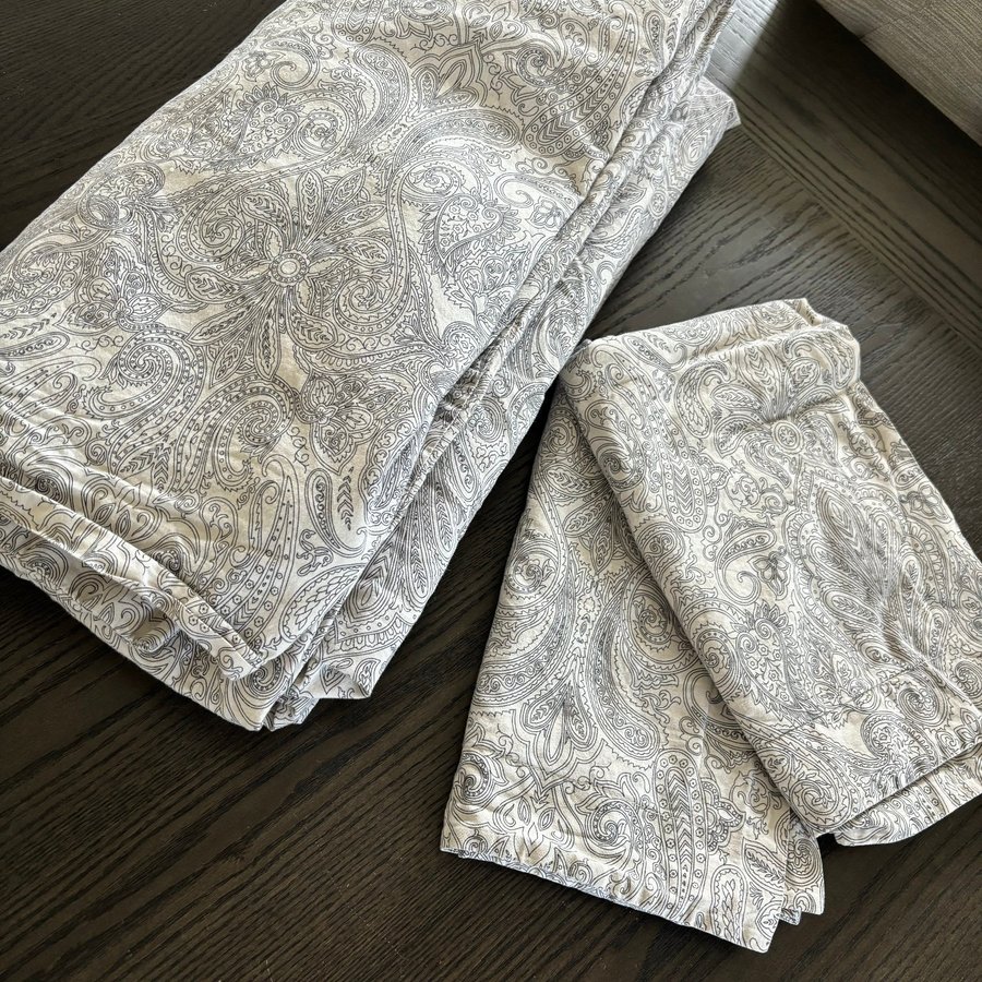 Mönstrat påslakanset Hm home påslakan dubbelsäng beige paisley