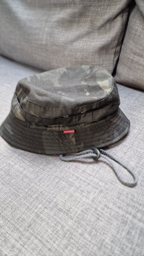 Svart multicam Benny hat