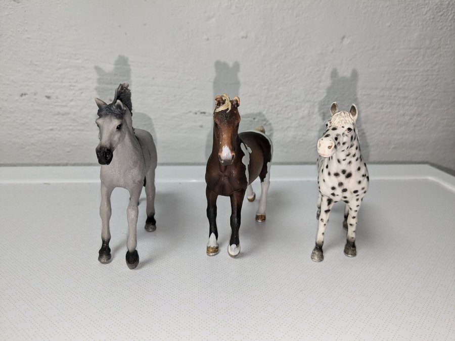 3 stycken Schleich hästar