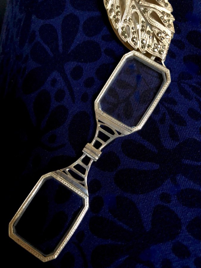 ART DECO STIL LORGNETTE LÖV ÄLDRE LORNJETT I SILVER MED MARKASITER