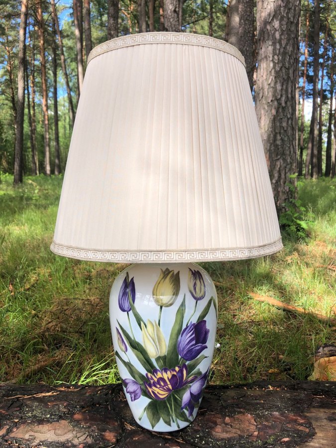 Bordslampa Rosenthal vackert handmålad med vit/beige skärm 