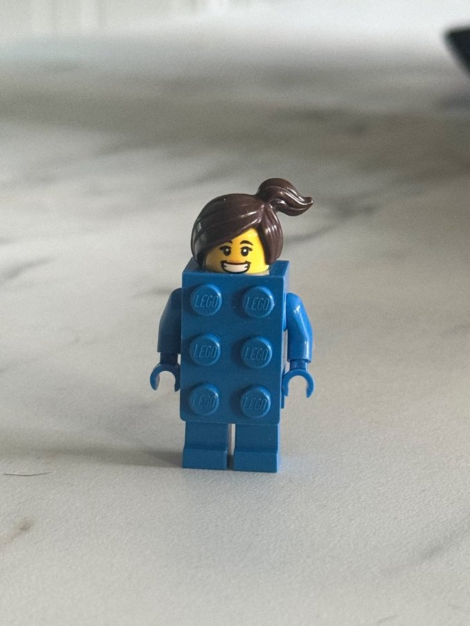 Lego Brick Suit Girl Series 18