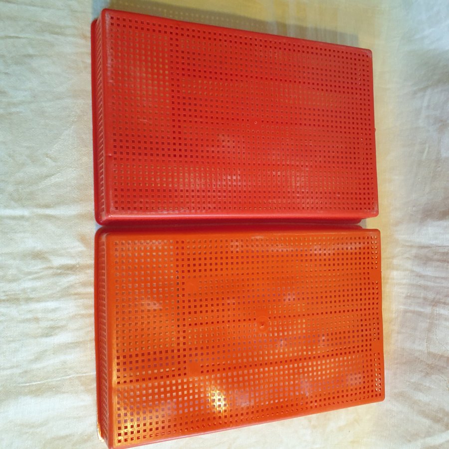 2 BESTICKFÖRVARING HAMMAR PLAST RÖD/ORANGE 33 X 21 CM RETRO