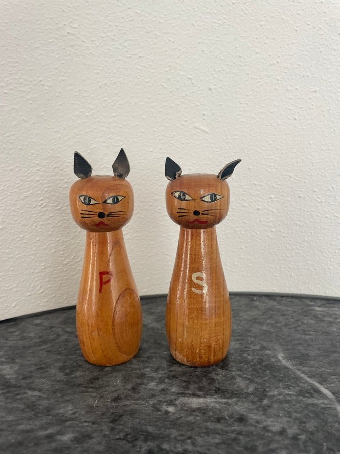 Retro / vintage 50-tal / 60-tal 2 salt-  pepparströare i teak katter