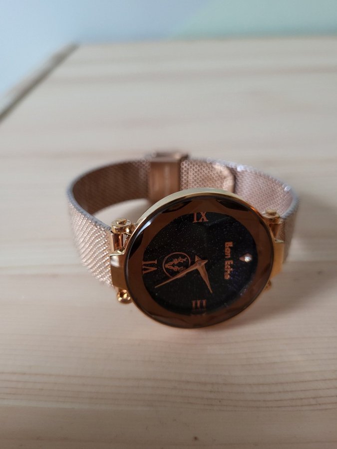 Bon Echo armbandsur roséguld förgylld utrop 1kr!