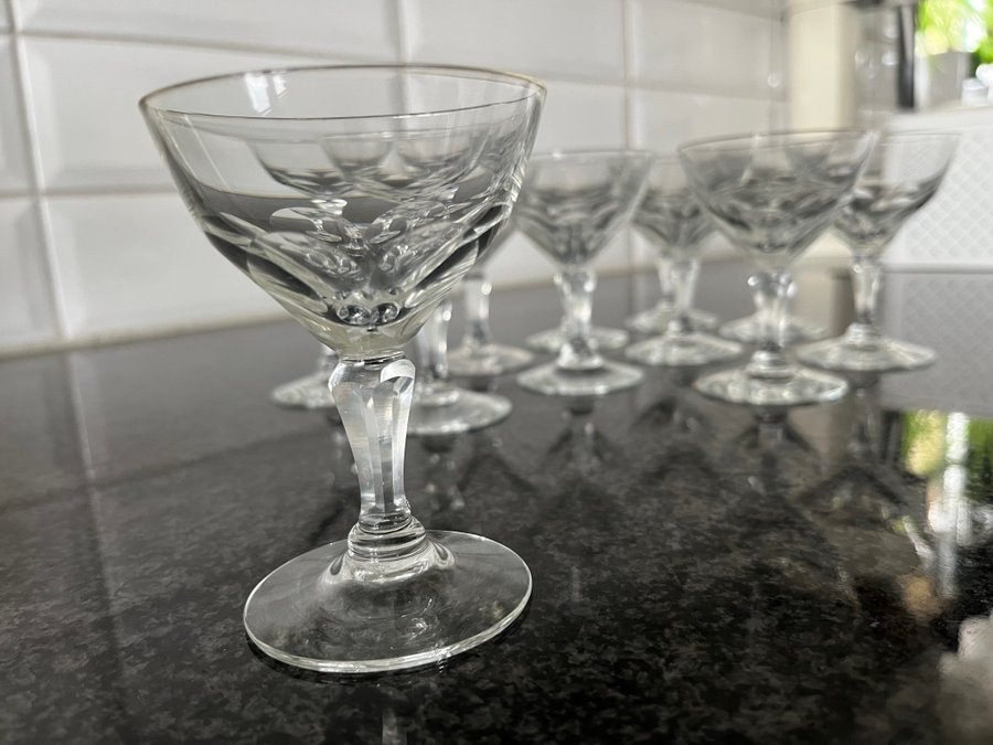 Antika 11 st Likörglas Dekor Glas på fot Ljuvliga Fina Kristallglas