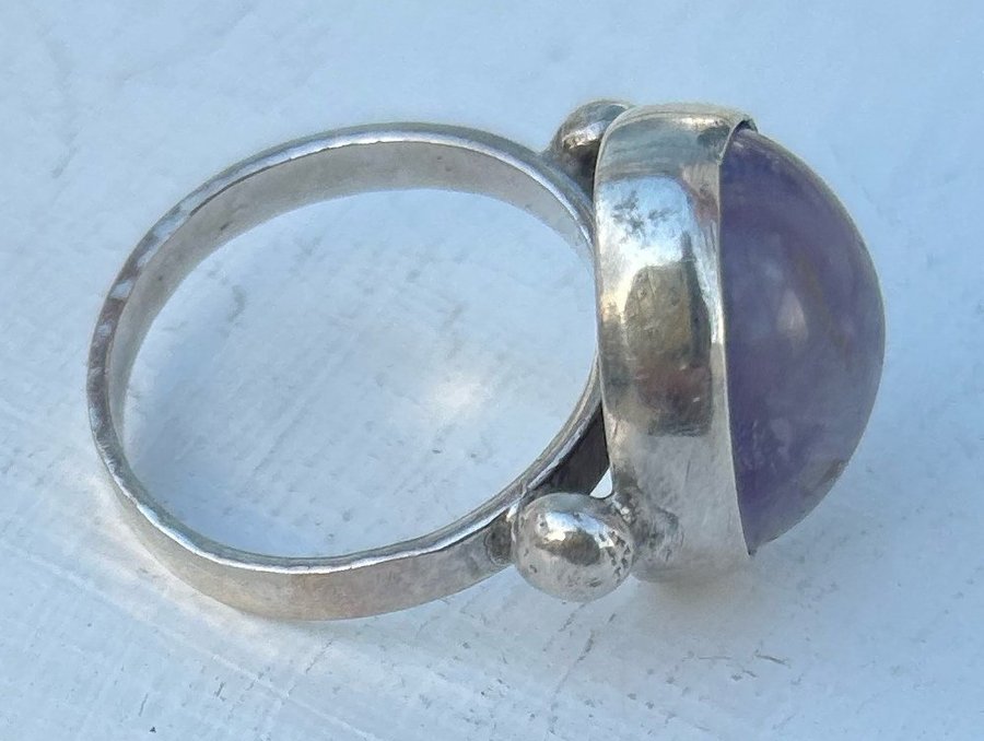 Vintage äkta silverring med lila sten