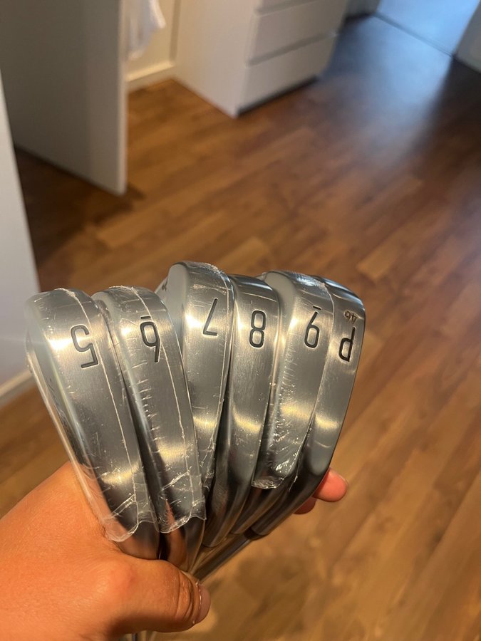 Titleist T100 3G (2024) järn 5-PW Project X 60 NYA INPLASTADE