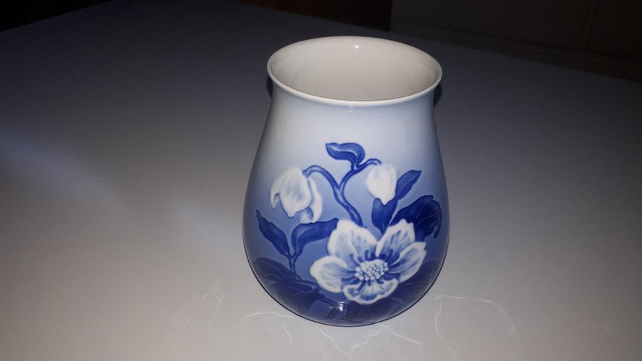 Julros Bing  Grøndahl Perfect Porslin Vas No202 Julerose Vase Christmas Rose