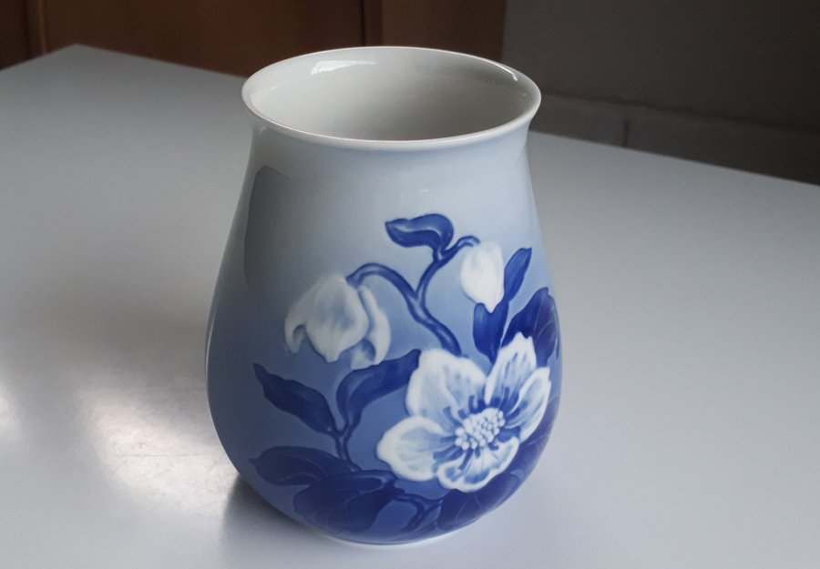 Julros Bing  Grøndahl Perfect Porslin Vas No202 Julerose Vase Christmas Rose