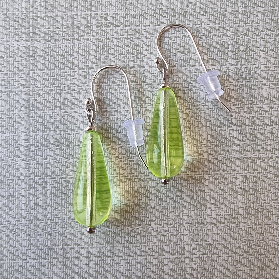 Örhängen m pärlor av URANGLAS silver+stål gul URANIUM GLASS EARRINGS