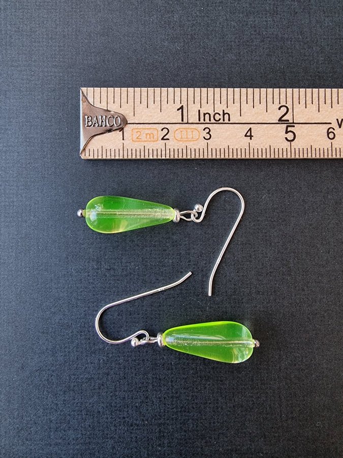 Örhängen m pärlor av URANGLAS silver+stål gul URANIUM GLASS EARRINGS