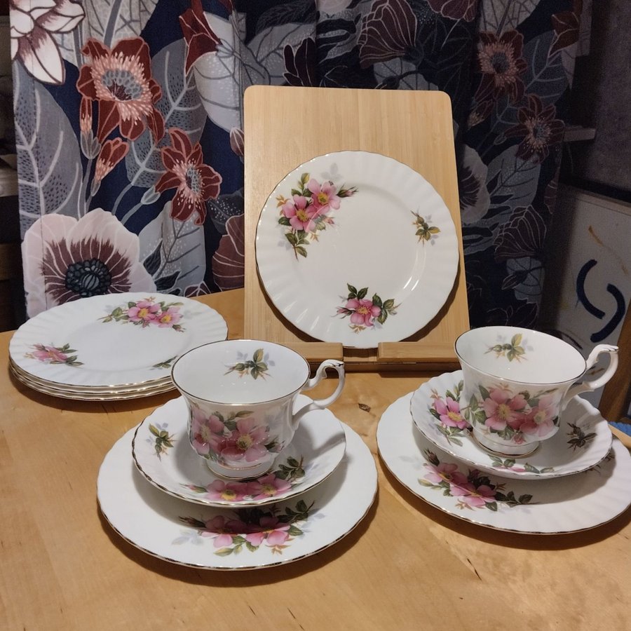 Royal Albert Prairie Rose koppar med fat och assietter