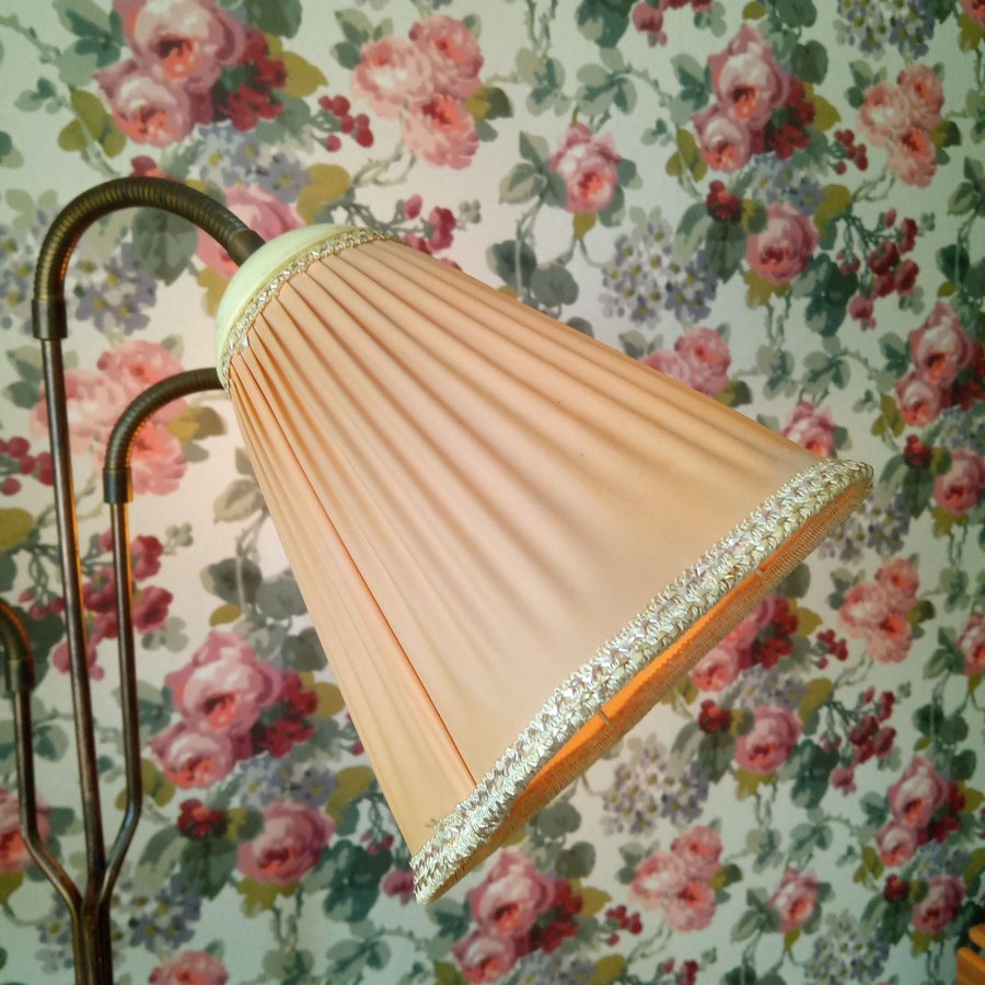 Retro Funkis! Golvlampa med tre lampskärmar från 30 talet