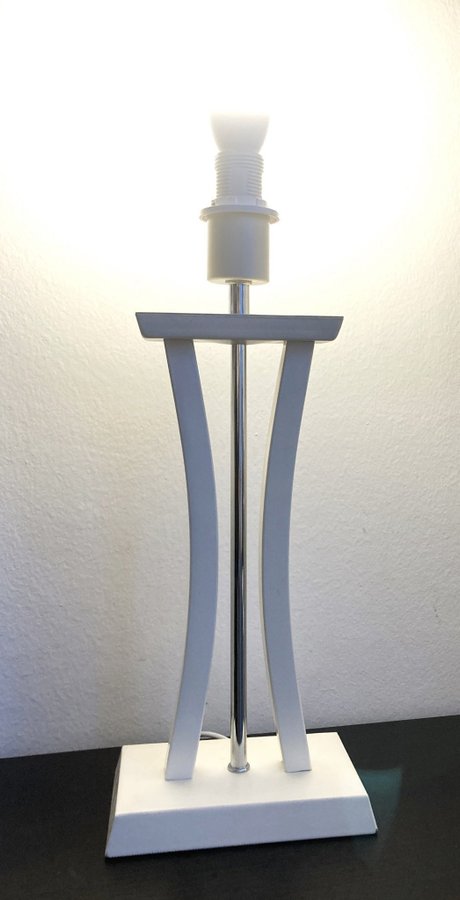 Cottex Chelsea bordslampa vit  kromad metall E14 stilren klassisk modern