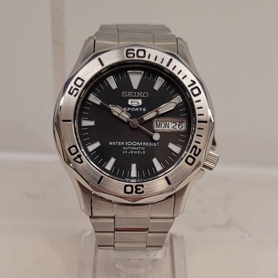 Servad SEIKO 5 sports automatic- 40mm