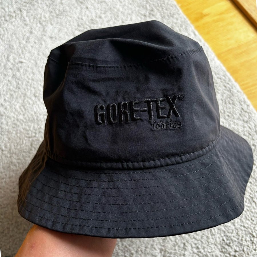 Gore-Tex New Era svart hatt storlek LARGE