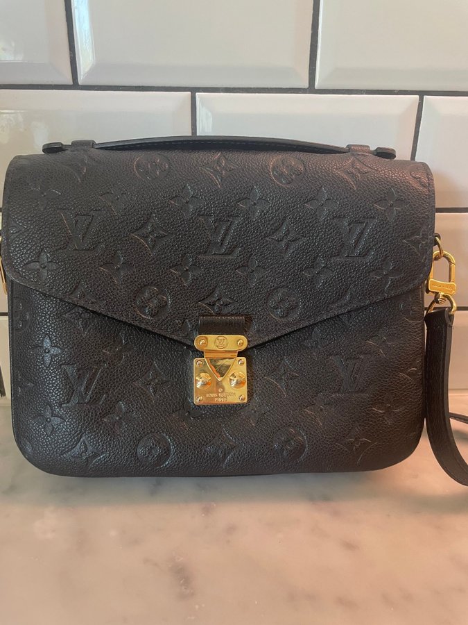 Louis Vuitton Pochette Metis svart