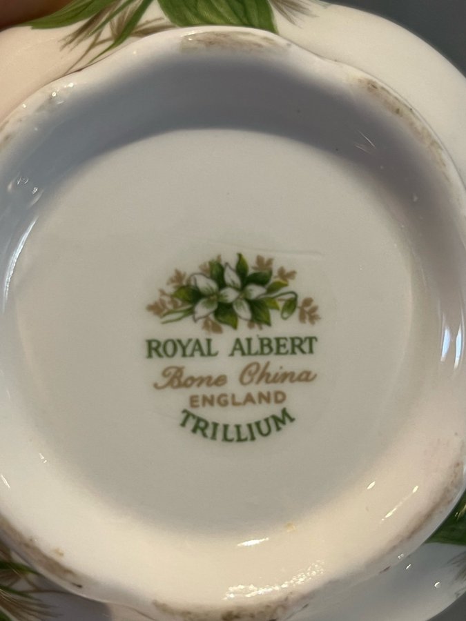 Royal Albert sockerskål ”Trillium"