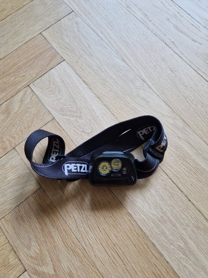 Pannlampa Petzl Actik NE