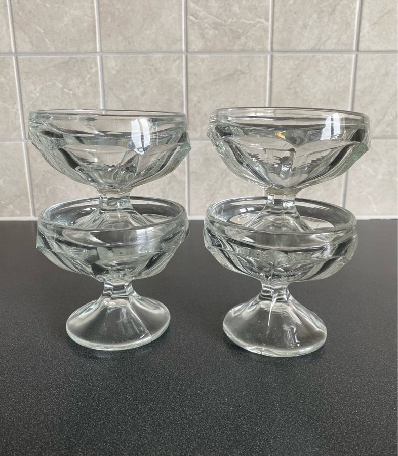 Eda Glasbruk 4 Dessertskålar Pressglas Coupeglas Efterrättsskålar Retro