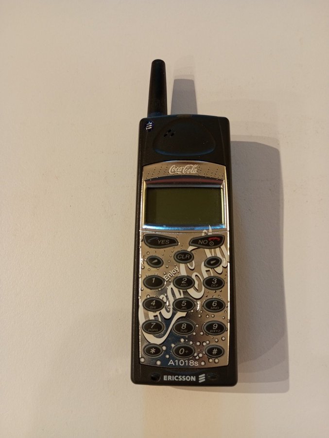 Ericsson A1018S GSM mobiltelefon Made in Sweden manual kartong och extra skal