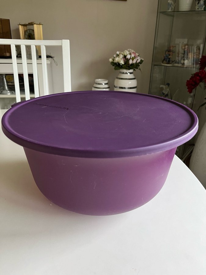 Tupperware ny skål med lock 75 lit