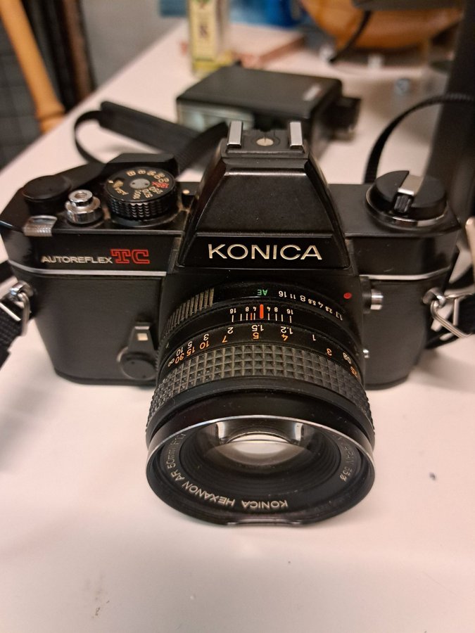 Konica Autoreflex TC med blixt