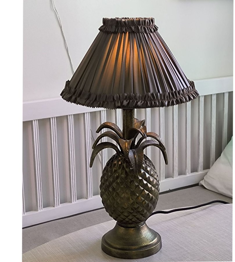 Bordslampa Honolulu Ananas Watt  Veke Mässing Fot Antikguld Lampa Art Deco