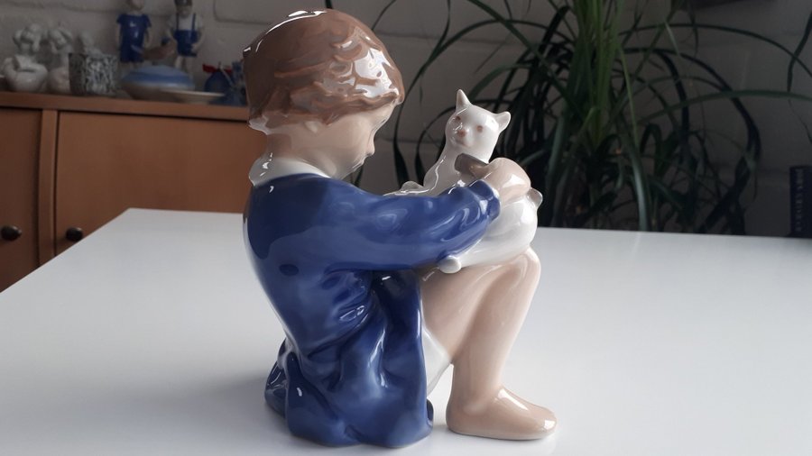 Rare Royal Copenhagen Like-New 4631 Flicka med Katt Porslin Figur Pige med Kat