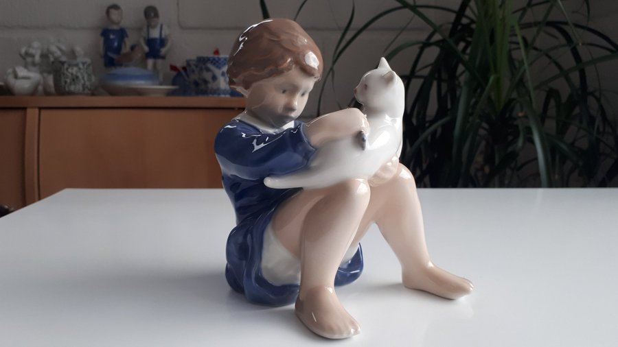 Rare Royal Copenhagen Like-New 4631 Flicka med Katt Porslin Figur Pige med Kat