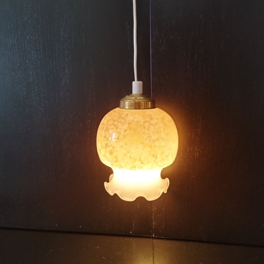 Retro-Fönsterlampa Design vintage 1960-/70 tal i champagne glas och mässing